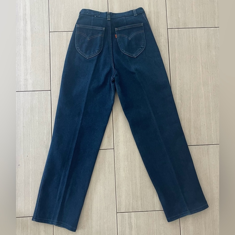 1973 Orange Tab Levi’s Deadstock
Perfect condition, pleated front, high waist.